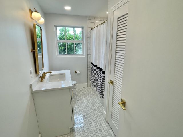 Продажа дома по адресу 360 Alhambra Place - фото 6762820