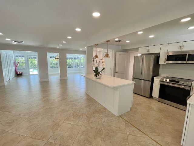 Продажа дома по адресу 360 Alhambra Place - фото 6762823