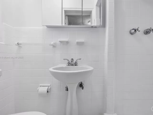 Продажа дома по адресу 8826 Emerson Ave - фото 6729532