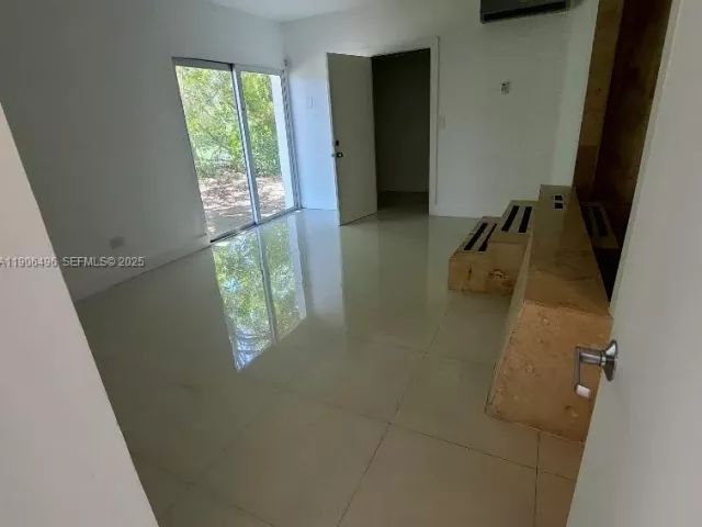 Дом в аренду по адресу 7707 Hawthorne Ave - фото 6729630