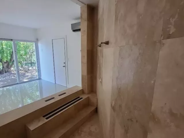 Дом в аренду по адресу 7707 Hawthorne Ave - фото 6729634