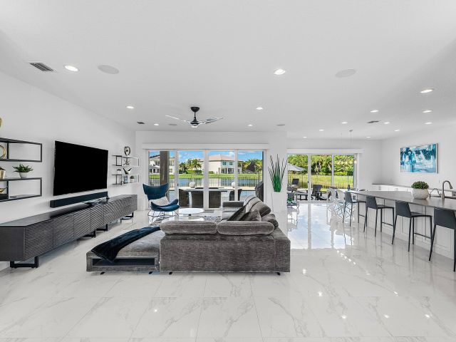 Дом в аренду по адресу 19863 Meadowside Lane - фото 6749215