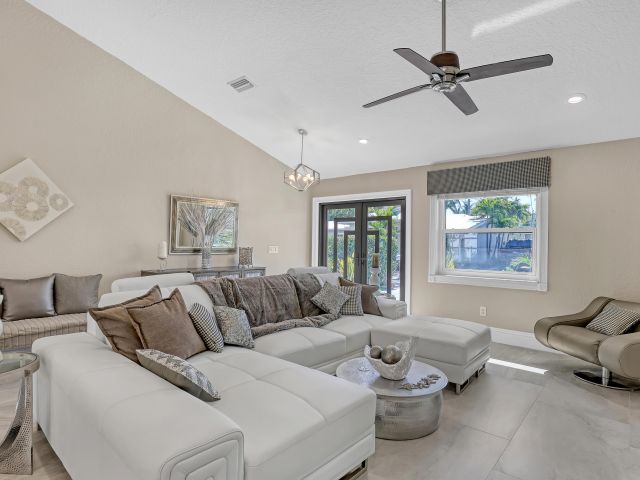 Продажа дома по адресу 815 Bamboo Lane - фото 6764849