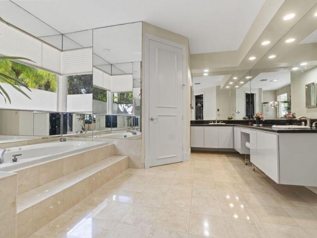 Дом в аренду по адресу 3271 Harrington Drive - фото 6749200