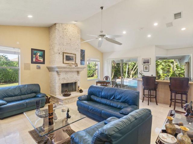 Дом в аренду по адресу 3271 Harrington Drive - фото 6749204