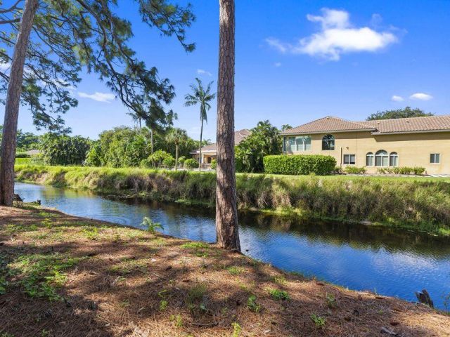 Дом в аренду по адресу 3271 Harrington Drive - фото 6749211