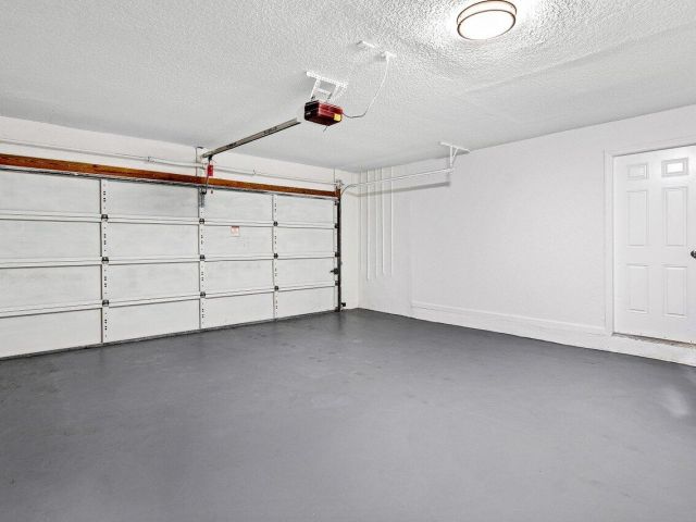 Продажа дома по адресу 755 Saint Albans Drive - фото 6766409