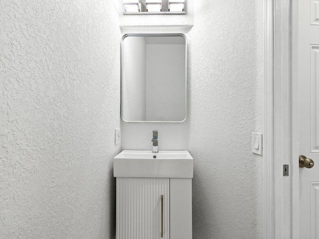 Продажа дома по адресу 755 Saint Albans Drive - фото 6766411