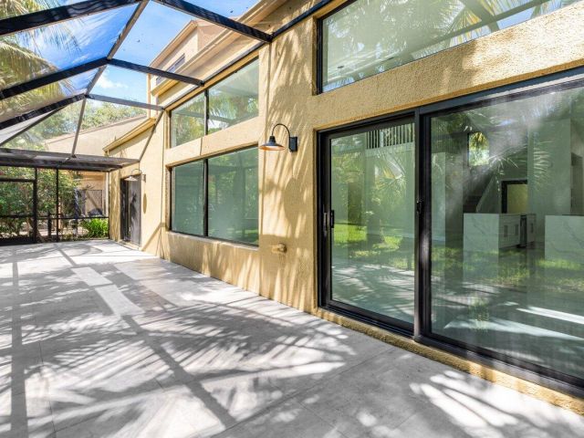 Продажа дома по адресу 755 Saint Albans Drive - фото 6766416