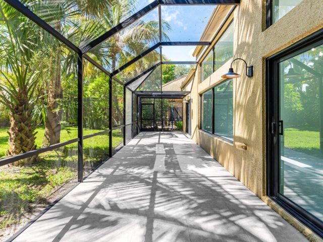 Продажа дома по адресу 755 Saint Albans Drive - фото 6766417