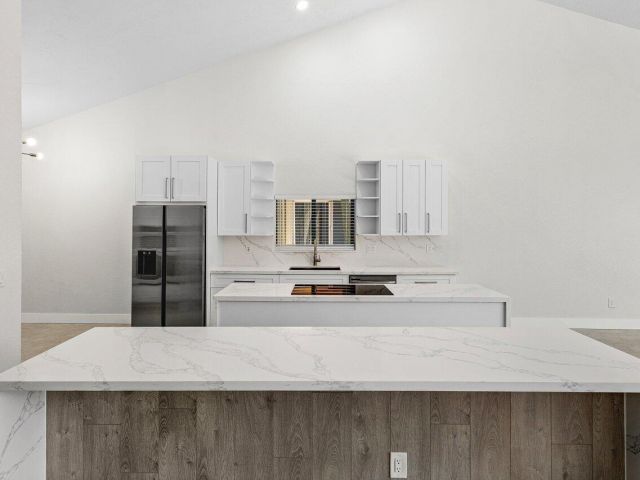 Продажа дома по адресу 755 Saint Albans Drive - фото 6766418