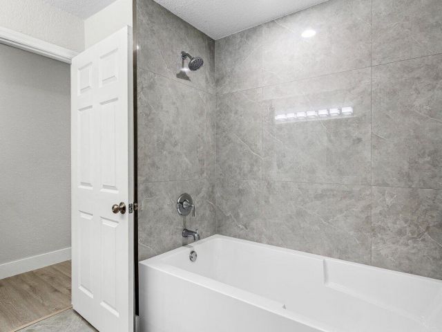 Продажа дома по адресу 755 Saint Albans Drive - фото 6766419