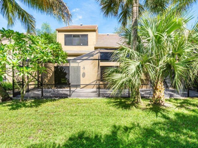 Продажа дома по адресу 755 Saint Albans Drive - фото 6766425