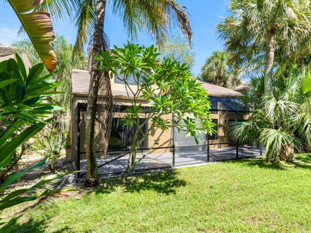 Продажа дома по адресу 755 Saint Albans Drive - фото 6766426