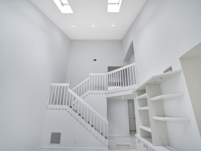 Дом в аренду по адресу 7714 La Mirada Drive - фото 6749225