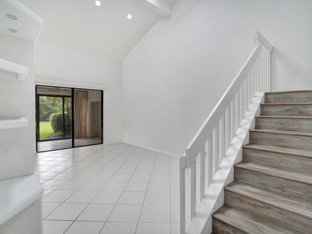 Дом в аренду по адресу 7714 La Mirada Drive - фото 6749227