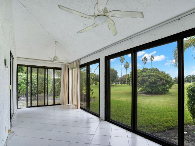 Дом в аренду по адресу 7714 La Mirada Drive - фото 6749233