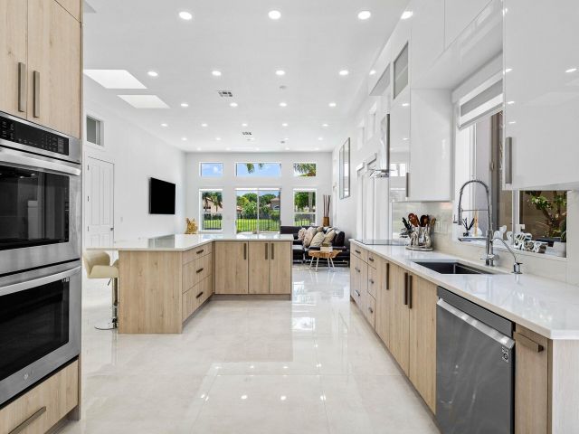 Продажа дома по адресу 6334 NW 24th Street - фото 6749107