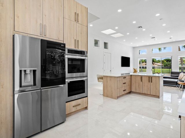 Продажа дома по адресу 6334 NW 24th Street - фото 6749110