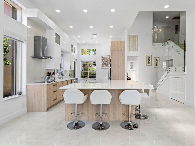 Продажа дома по адресу 6334 NW 24th Street - фото 6749111