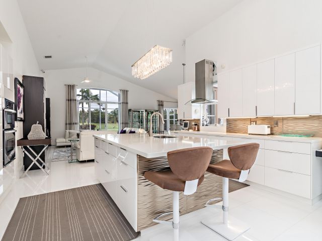 Дом в аренду по адресу 8270 Spyglass Drive - фото 6760397