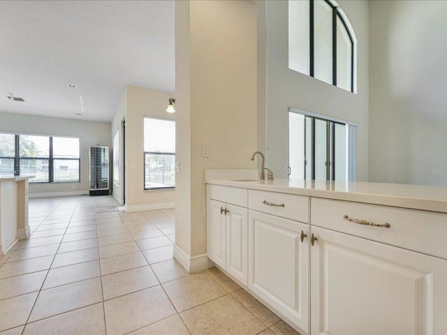 Дом в аренду по адресу 16794 Bridge Crossing Circle - фото 6739013