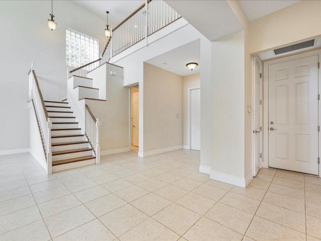 Дом в аренду по адресу 16794 Bridge Crossing Circle - фото 6739014