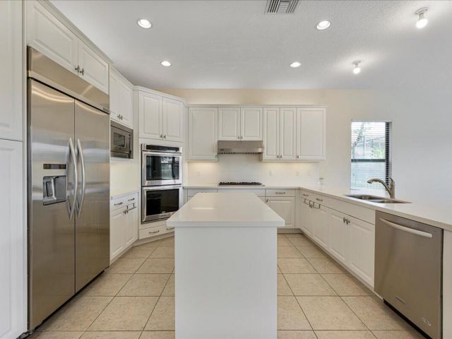 Дом в аренду по адресу 16794 Bridge Crossing Circle - фото 6739019