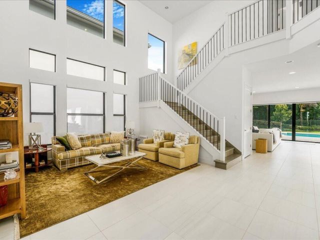 Дом в аренду по адресу 17496 Sparkling River Road - фото 6749145