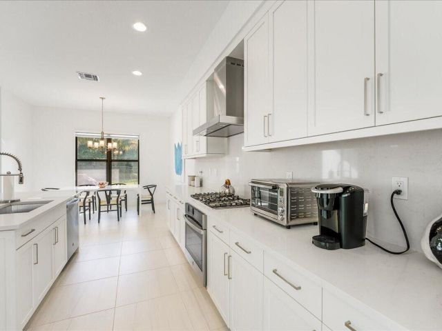 Дом в аренду по адресу 17496 Sparkling River Road - фото 6749148