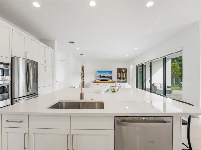 Дом в аренду по адресу 17496 Sparkling River Road - фото 6749150