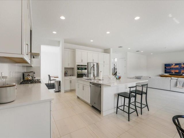 Дом в аренду по адресу 17496 Sparkling River Road - фото 6749151