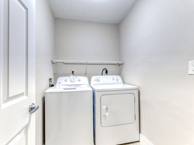 Дом в аренду по адресу 660 Coventry Street - фото 6749130