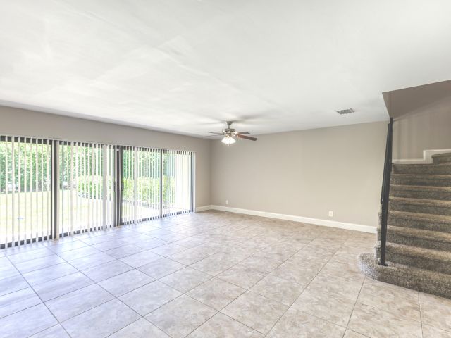 Дом в аренду по адресу 660 Coventry Street - фото 6749131