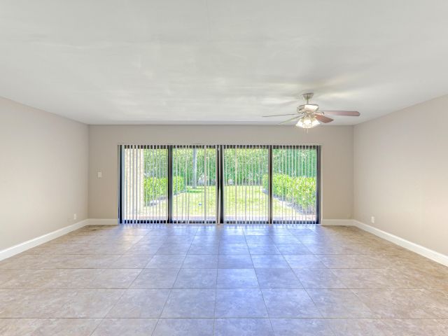 Дом в аренду по адресу 660 Coventry Street - фото 6749141