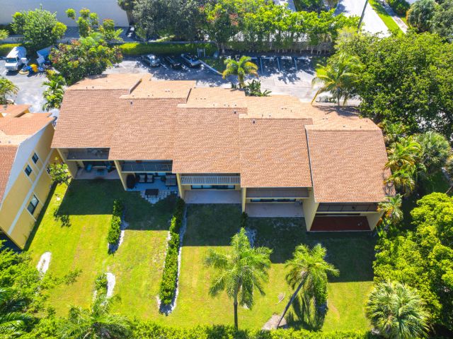 Дом в аренду по адресу 660 Coventry Street - фото 6749143