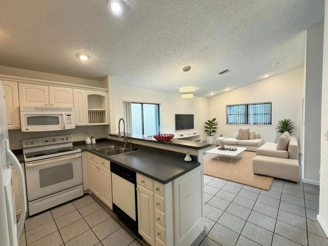 Дом в аренду по адресу 11508 Clear Creek Place - фото 6748564