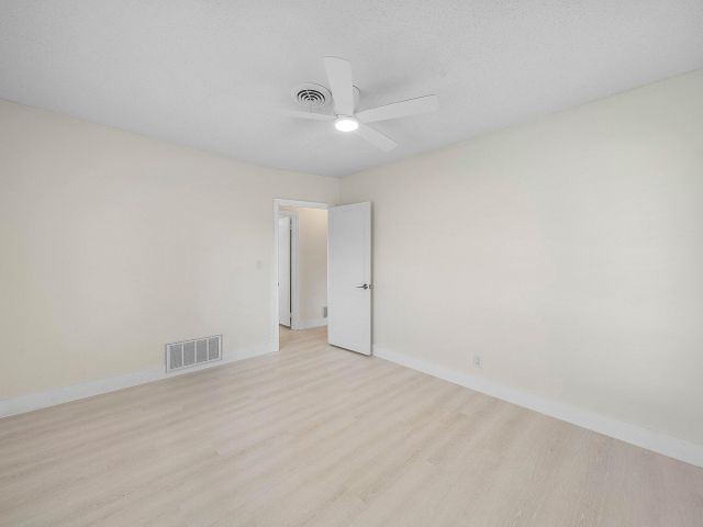 Продажа дома по адресу 262 NE 24th Court - фото 6766912