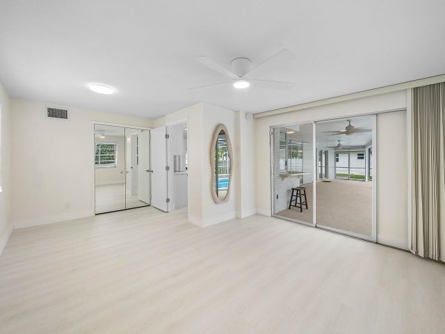 Продажа дома по адресу 262 NE 24th Court - фото 6766914