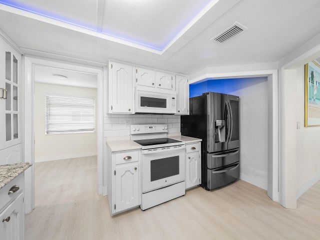 Продажа дома по адресу 262 NE 24th Court - фото 6766916