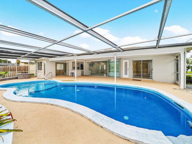 Продажа дома по адресу 262 NE 24th Court - фото 6766922