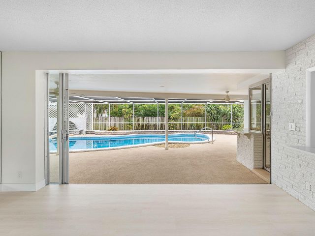 Продажа дома по адресу 262 NE 24th Court - фото 6766924