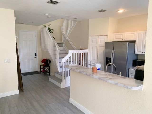 Дом в аренду по адресу 2007 Nassau Drive - фото 6737356