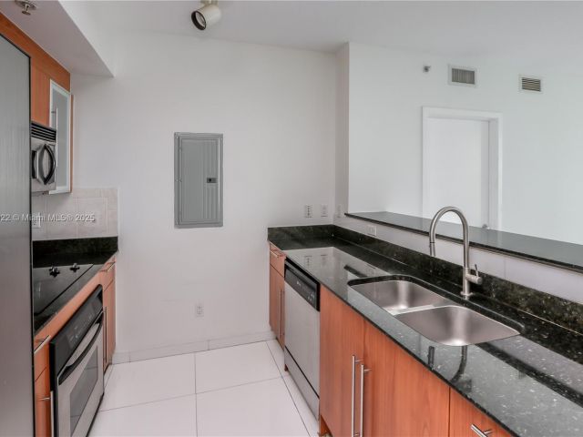 Продажа квартиры #1722 - фото 6739560