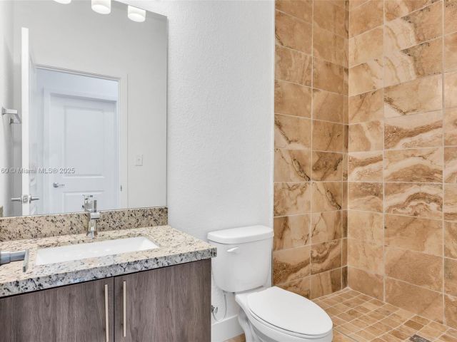 Дом в аренду по адресу 638 NW 15th Ave 0 - фото 7467433