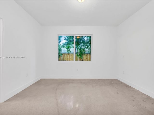 Дом в аренду по адресу 638 NW 15th Ave 0 - фото 7467438