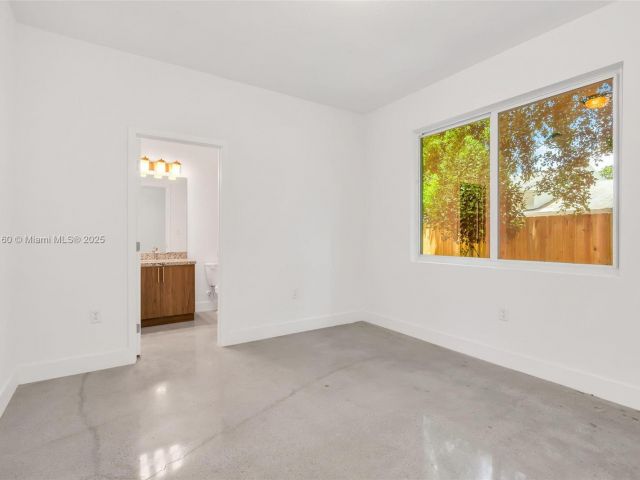 Дом в аренду по адресу 638 NW 15th Ave 0 - фото 7467439