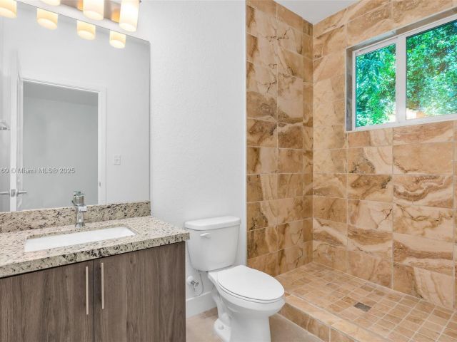 Дом в аренду по адресу 638 NW 15th Ave 0 - фото 7467440