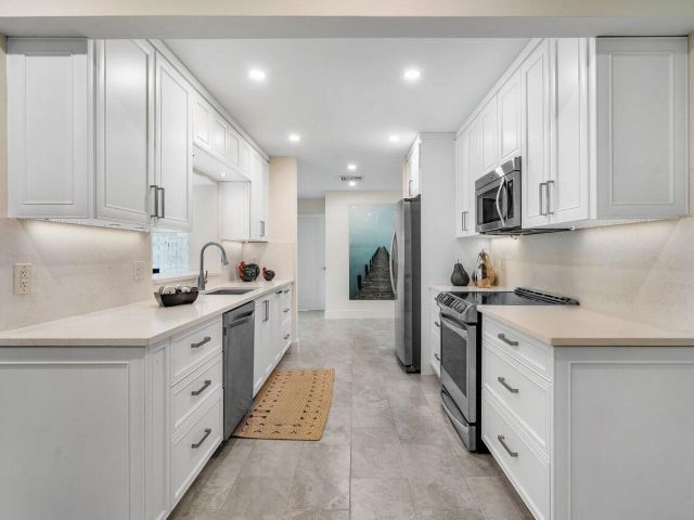 Дом в аренду по адресу 2021 NW 3rd Avenue - фото 6739028