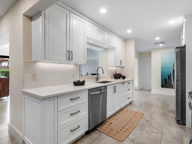 Дом в аренду по адресу 2021 NW 3rd Avenue - фото 6739029